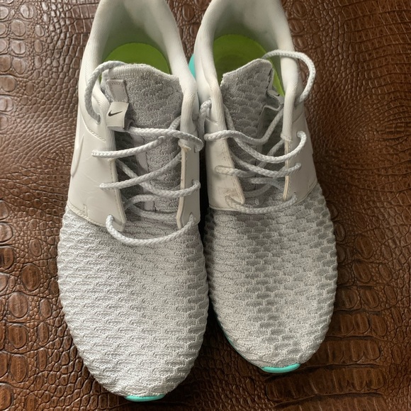 Nike - Picture 3 of 6